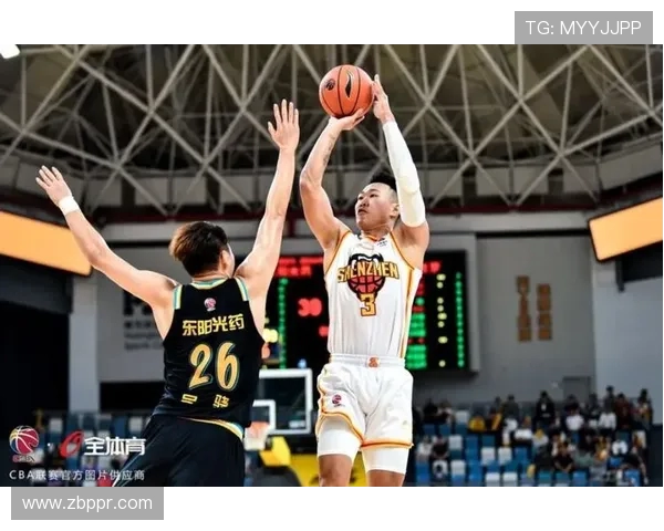 贺希宁采访小球迷幽默回应：蹲底角接不到球的样子最吸引人