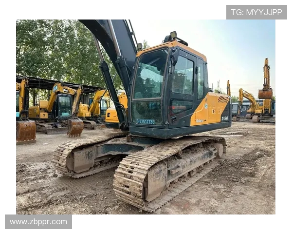 挖掘机机头与底盘配套