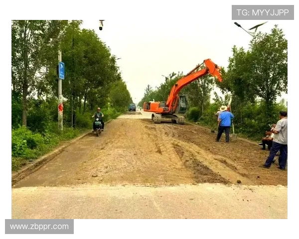 挖掘机战地损坏道路快速修复